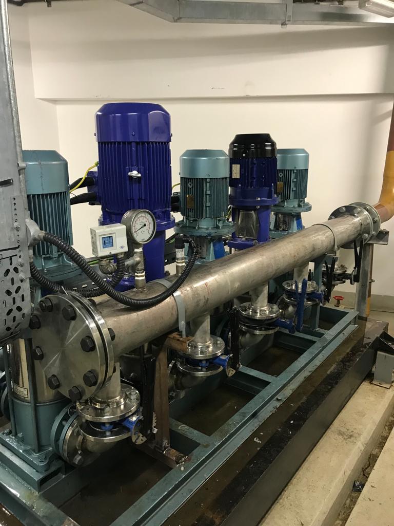 Booster pump set with vertical multistage pumps