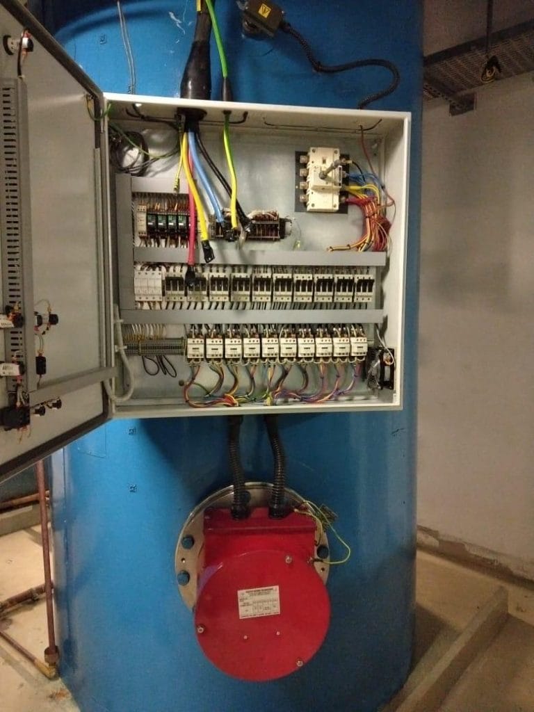 Calorifier with its control box
